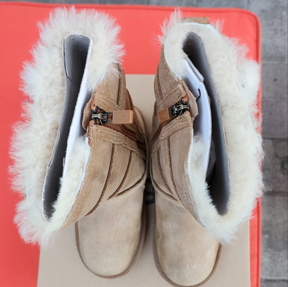 Ugg toddler Size  13 - Picture 4 of 5